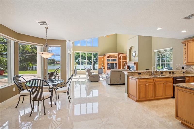 Image 6 of 43 For 10372 Lake Vista Cir