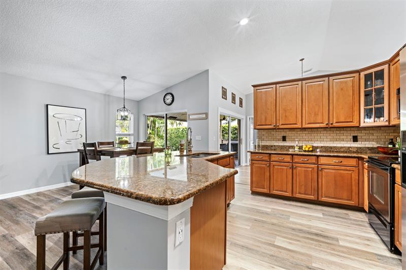 Image 11 of 44 For 5133 47th Ave