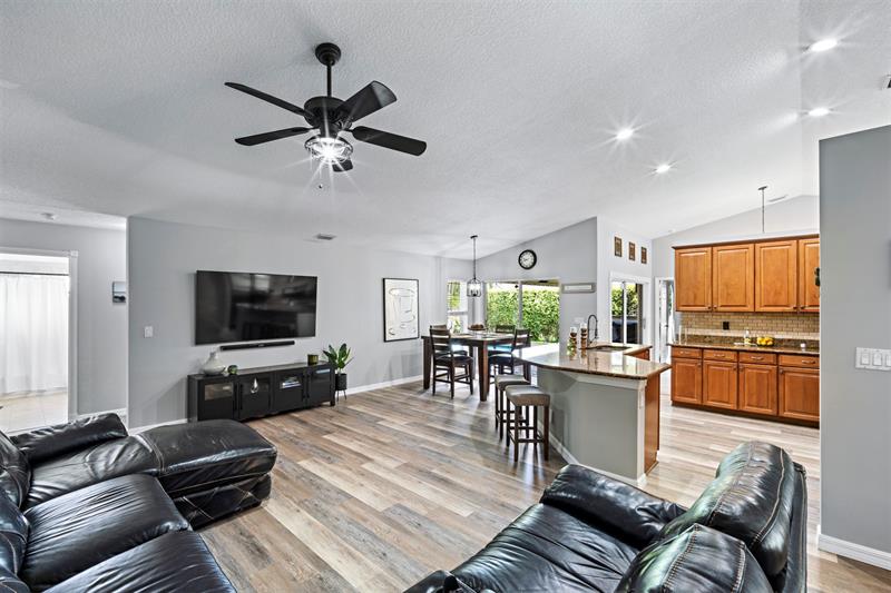 Image 15 of 44 For 5133 47th Ave