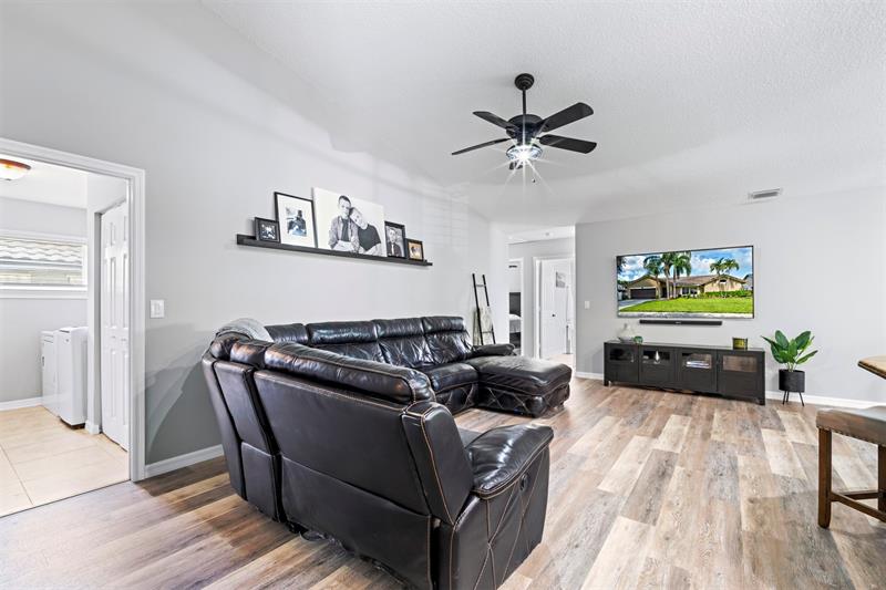 Image 17 of 44 For 5133 47th Ave