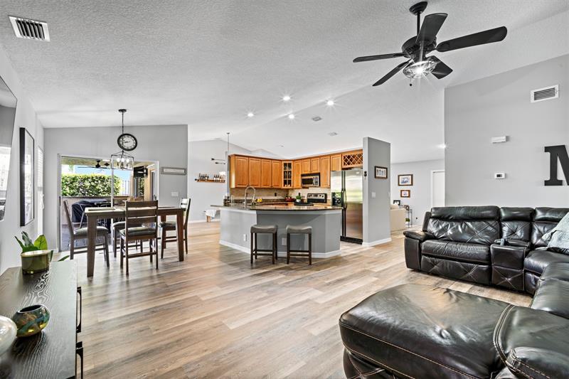 Image 18 of 44 For 5133 47th Ave