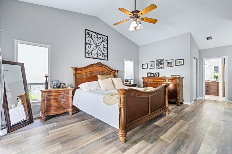 Image 22 of 44 For 5133 47th Ave