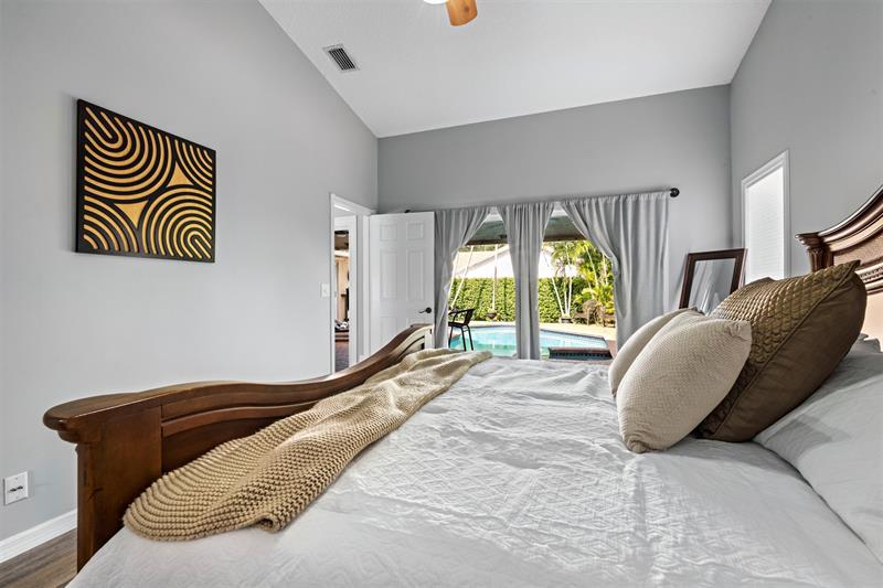 Image 23 of 44 For 5133 47th Ave