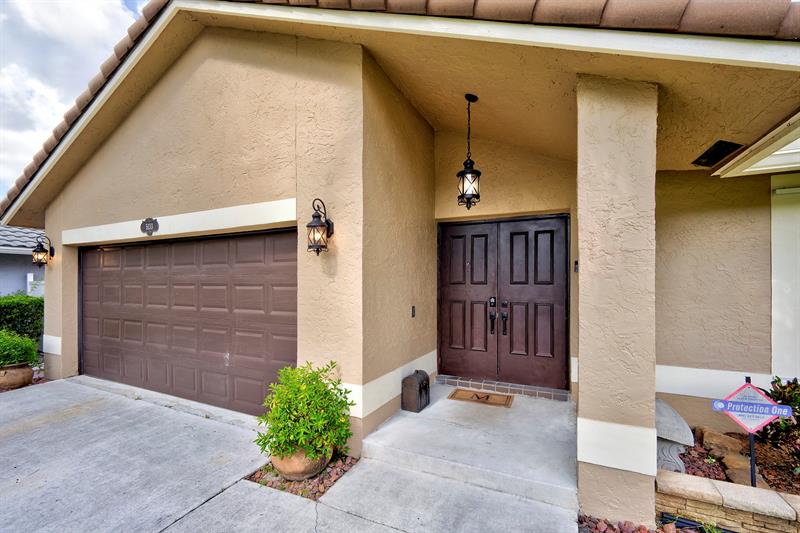 Image 4 of 44 For 5133 47th Ave