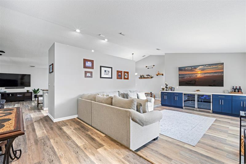 Image 7 of 44 For 5133 47th Ave