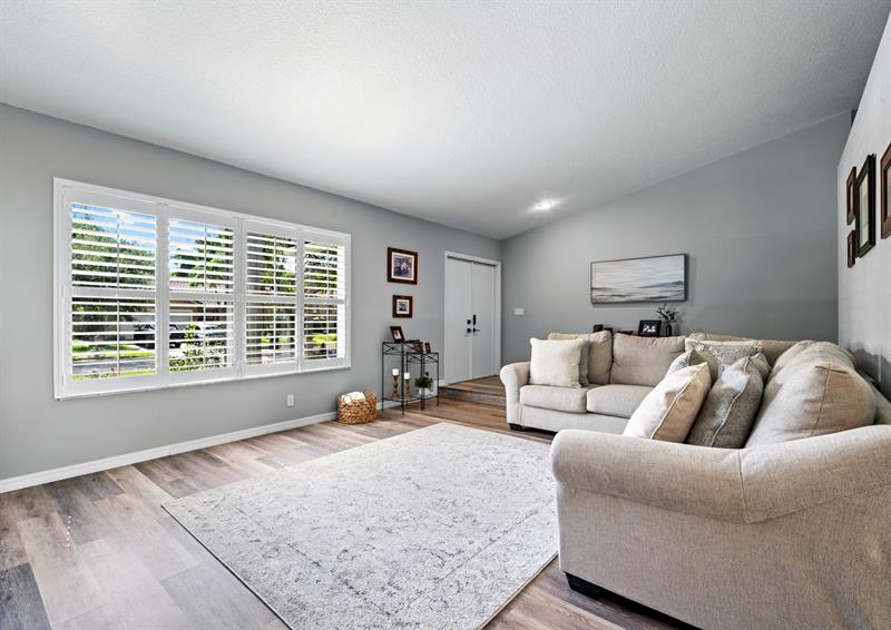 Image 8 of 44 For 5133 47th Ave