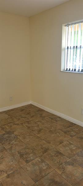 Image 10 of 23 For 2985 Riverside Dr  206