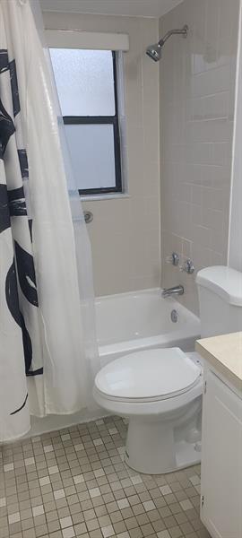 Image 15 of 23 For 2985 Riverside Dr  206