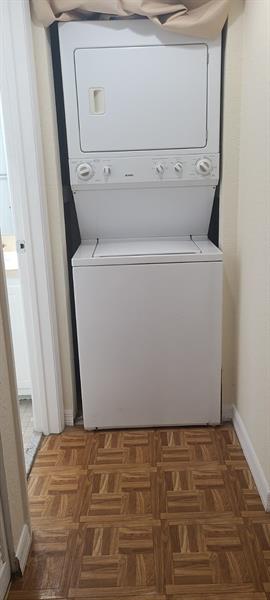 Image 17 of 23 For 2985 Riverside Dr  206