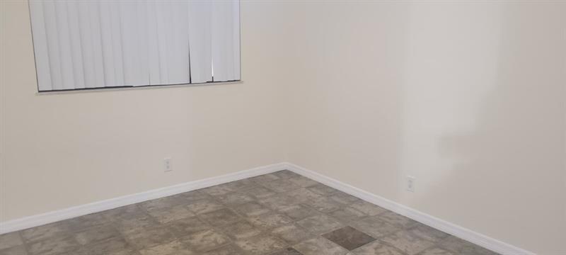 Image 19 of 23 For 2985 Riverside Dr  206