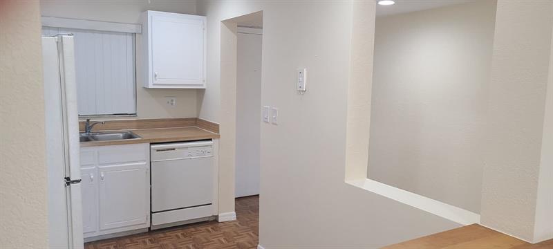 Image 21 of 23 For 2985 Riverside Dr  206