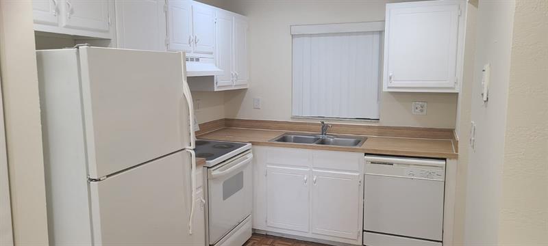 Image 22 of 23 For 2985 Riverside Dr  206