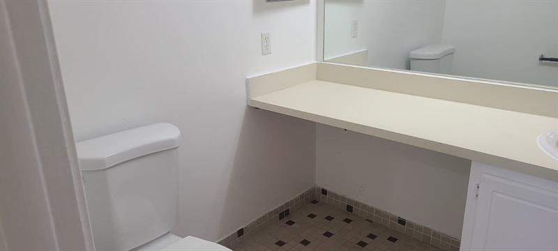 Image 6 of 23 For 2985 Riverside Dr  206