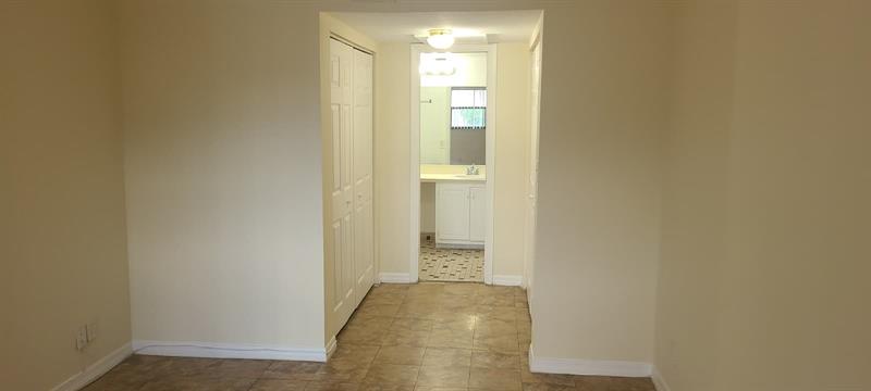 Image 8 of 23 For 2985 Riverside Dr  206