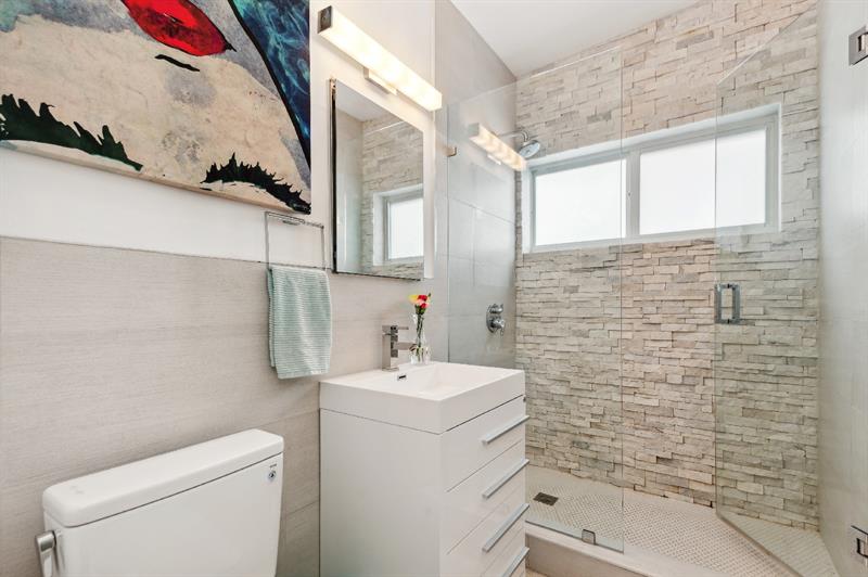 Image 14 of 23 For 425 Bayshore Dr  2