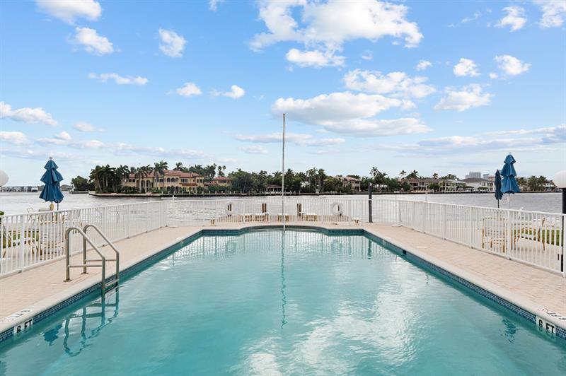 Image 18 of 23 For 425 Bayshore Dr  2