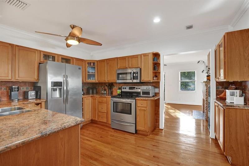 Image 14 of 66 For 408 9th Ave  