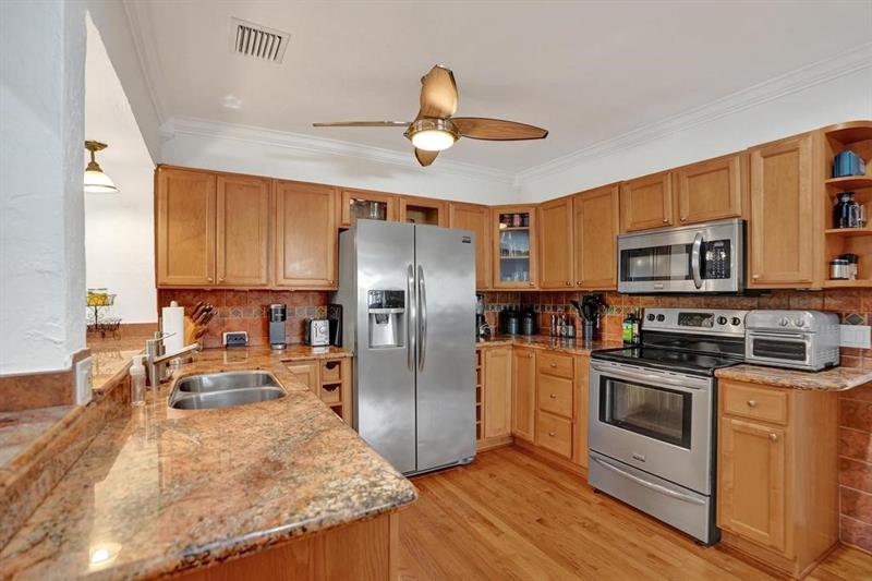 Image 15 of 66 For 408 9th Ave  