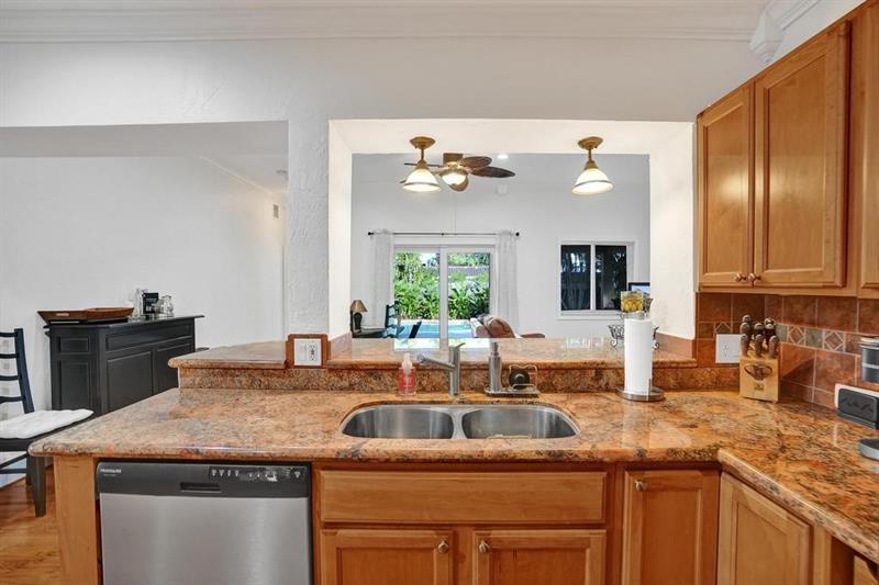 Image 17 of 66 For 408 9th Ave  