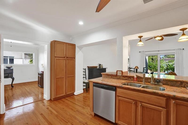 Image 18 of 66 For 408 9th Ave  