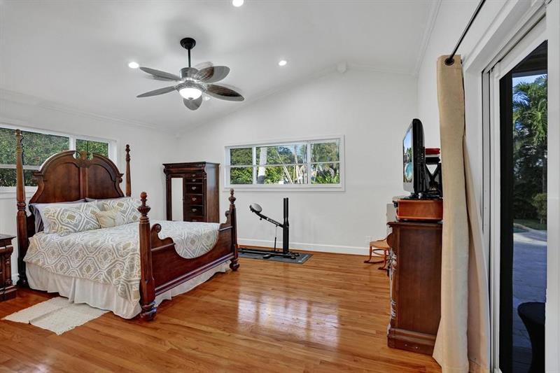 Image 25 of 66 For 408 9th Ave  