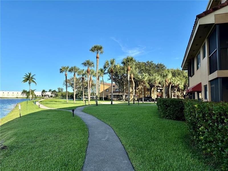 Image 9 of 26 For 15525 Miami Lakeway N  207