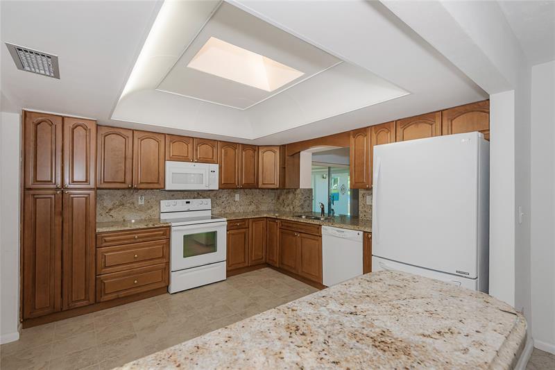 Image 10 of 44 For 1940 107 Ave