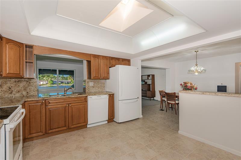 Image 13 of 44 For 1940 107 Ave