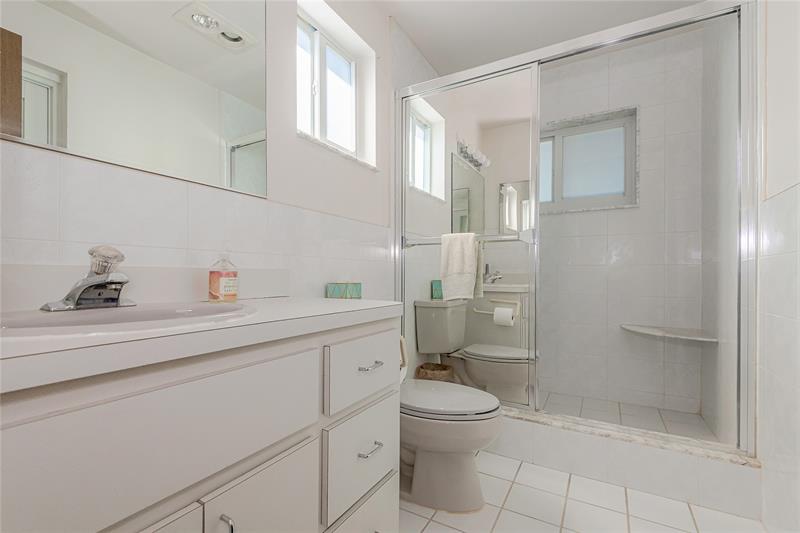 Image 19 of 44 For 1940 107 Ave