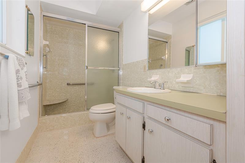 Image 23 of 44 For 1940 107 Ave