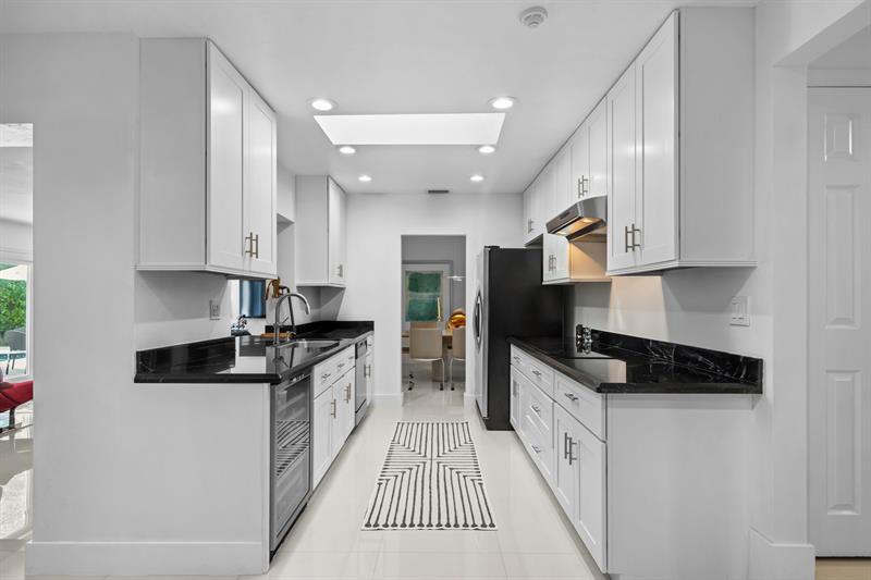 Image 12 of 32 For 326 Seven Isles Dr