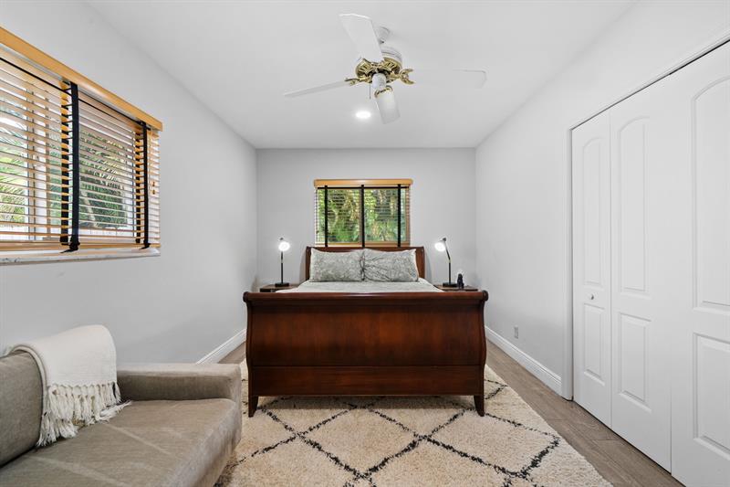 Image 18 of 32 For 326 Seven Isles Dr