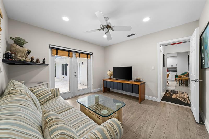 Image 20 of 32 For 326 Seven Isles Dr