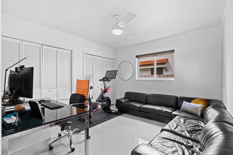 Image 21 of 32 For 326 Seven Isles Dr