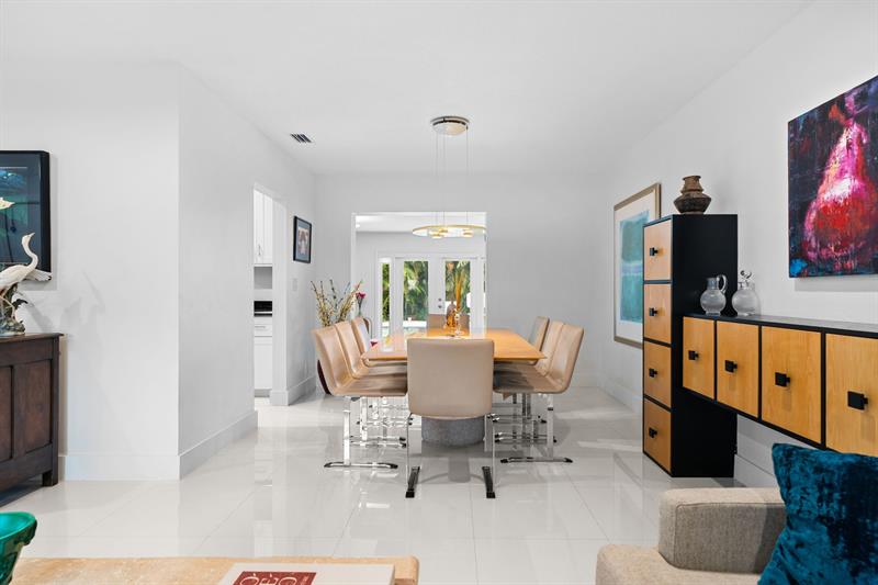 Image 7 of 32 For 326 Seven Isles Dr