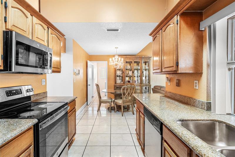 Image 10 of 35 For 9861 28th Pl