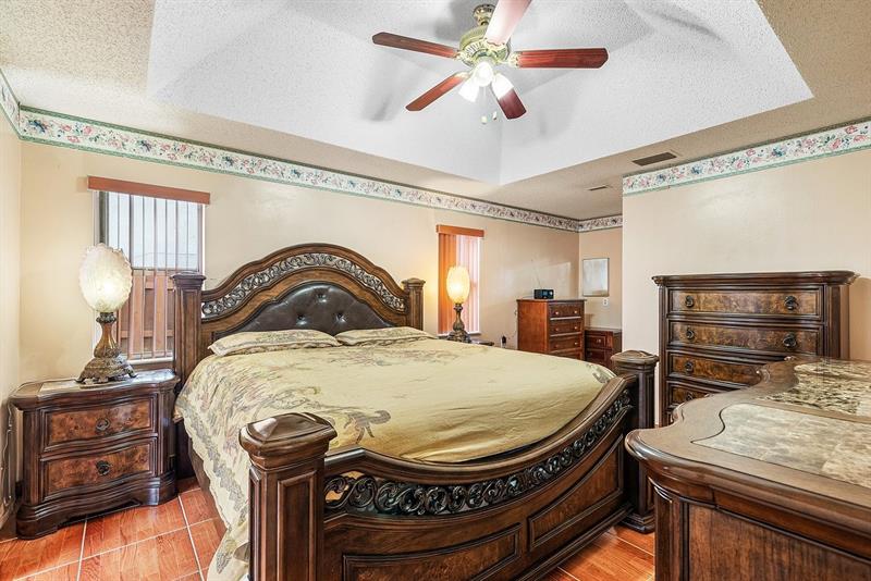 Image 17 of 35 For 9861 28th Pl