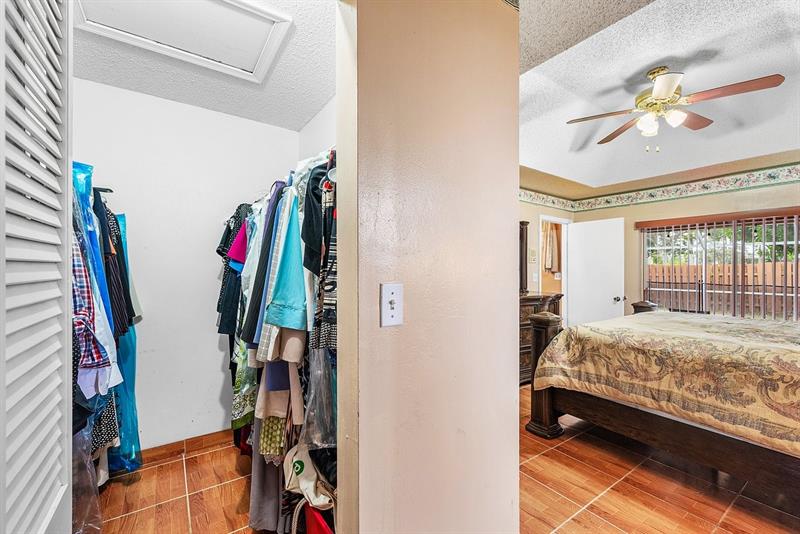 Image 19 of 35 For 9861 28th Pl