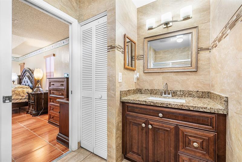 Image 21 of 35 For 9861 28th Pl