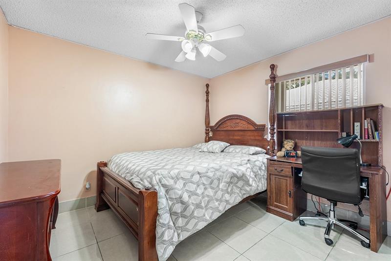 Image 22 of 35 For 9861 28th Pl