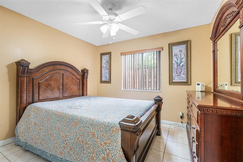 Image 23 of 35 For 9861 28th Pl