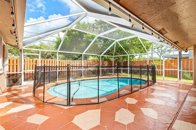 Image 28 of 35 For 9861 28th Pl