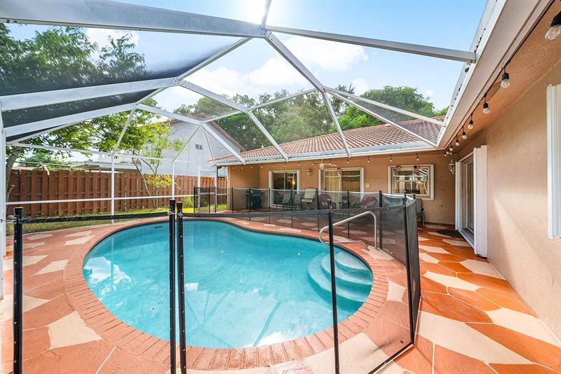 Image 29 of 35 For 9861 28th Pl