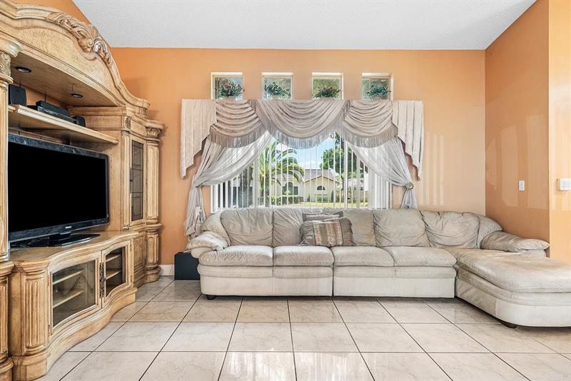 Image 5 of 35 For 9861 28th Pl