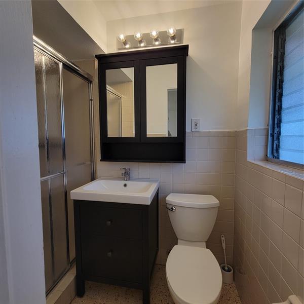 Image 17 of 19 For 806 32nd Ave