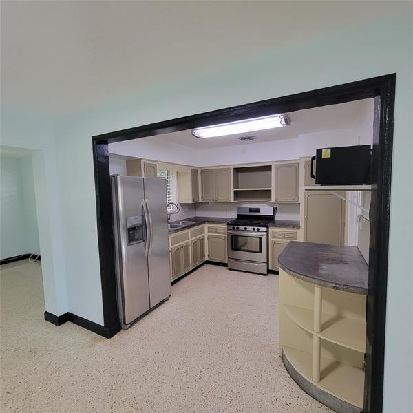 Image 4 of 19 For 806 32nd Ave