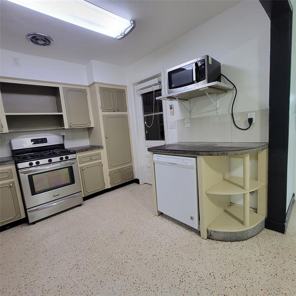 Image 5 of 19 For 806 32nd Ave