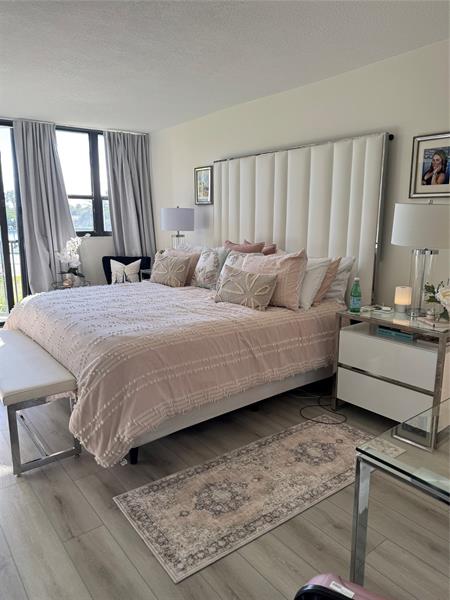 Image 20 of 36 For 859 Jeffery St  214