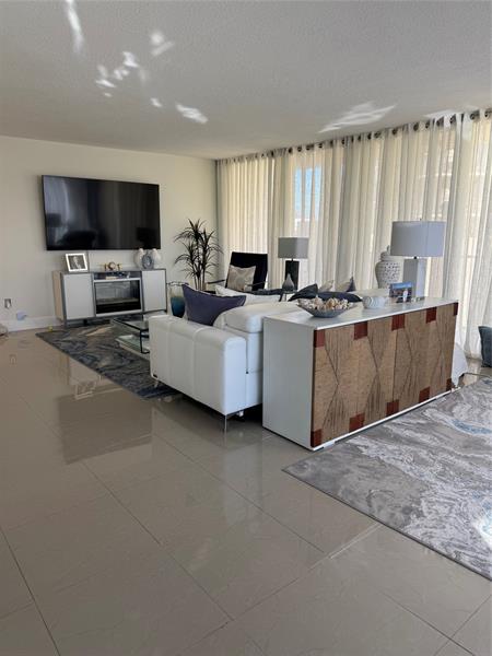 Image 25 of 36 For 859 Jeffery St  214