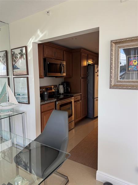 Image 27 of 36 For 859 Jeffery St  214